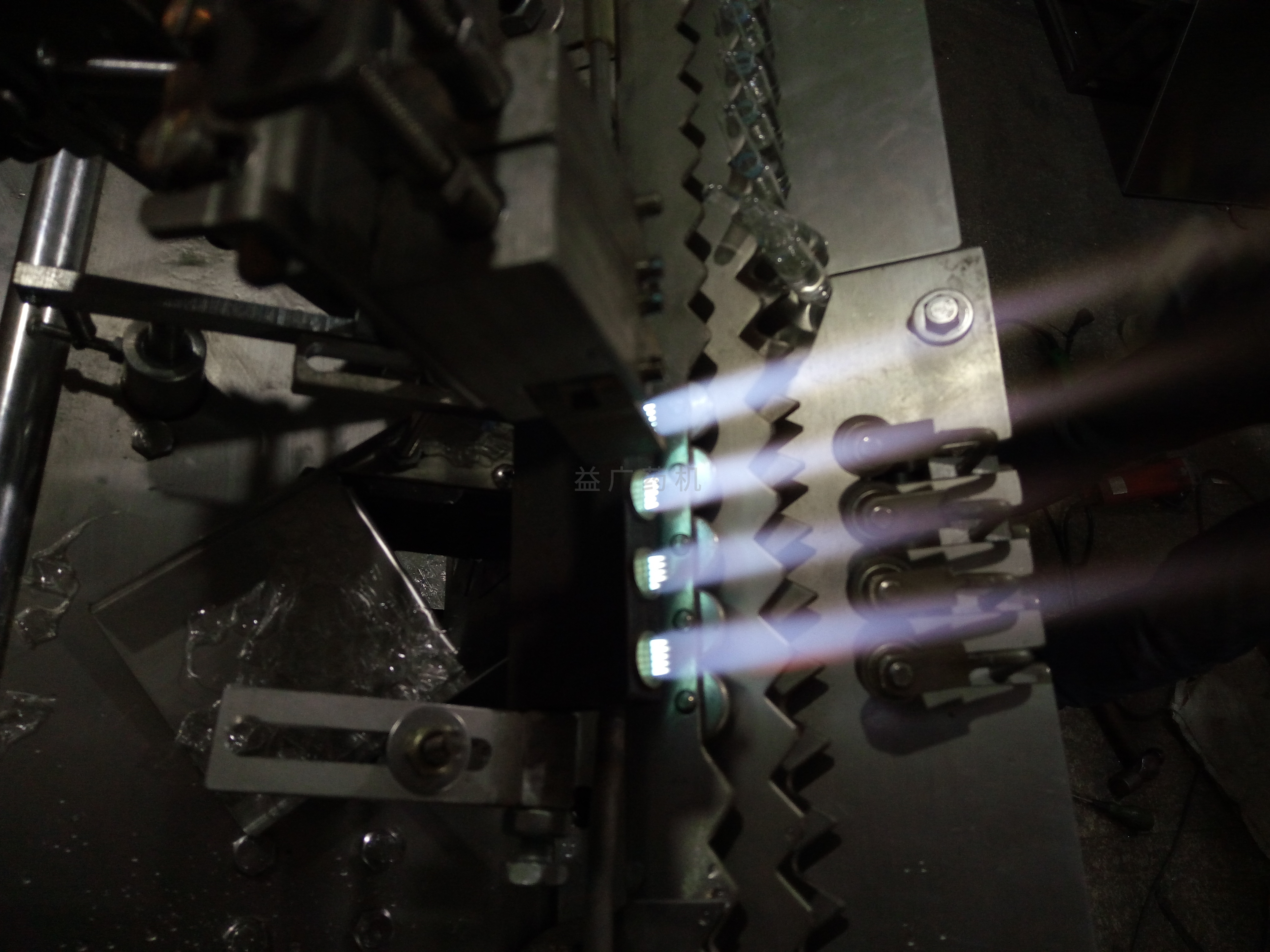 安瓿拉絲灌封機(jī)火焰調(diào)節(jié) 安瓿拉絲灌封機(jī)火焰調(diào)節(jié)