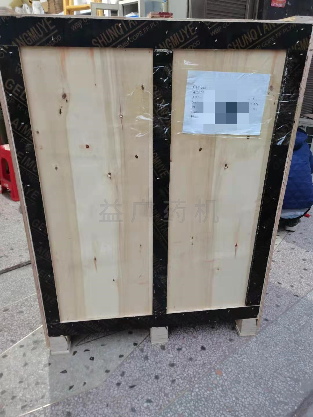 待發(fā)港口的安瓿拉絲灌封機(jī) 待發(fā)港口的安瓿拉絲灌封機(jī)