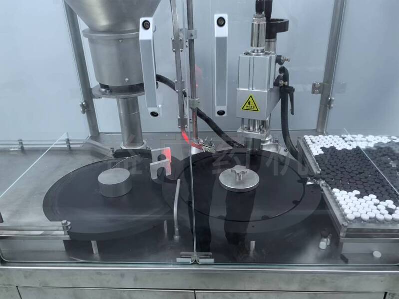 YHGZ-20西林瓶軋蓋機內(nèi)部實拍 YHGZ-20西林瓶軋蓋機內(nèi)部實拍